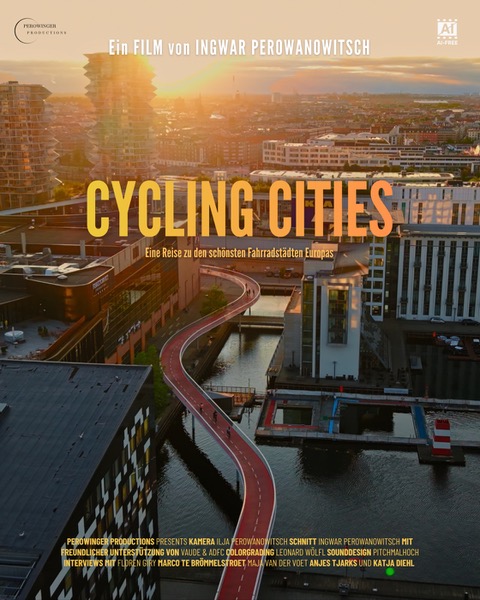 Fimplakat von Cycling Cities. Es ist eine Aufnahme einer großen Stadt von oben zu sehen. In der Mitte von vorne kommend schlängelt sich eine rote Radwegbrücke über Wasser, bis sie zwischen Häusern verschwindet.